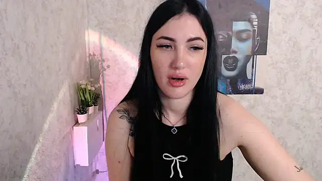 Snapshot of MisssShy_ chatting on 10/13/25, 03:06 MisssShy online show from 10/13/25, 03:06