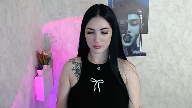 Snapshot of MisssShy_ chatting on 10/17/25, 03:31 MisssShy online show from 10/17/25, 03:31
