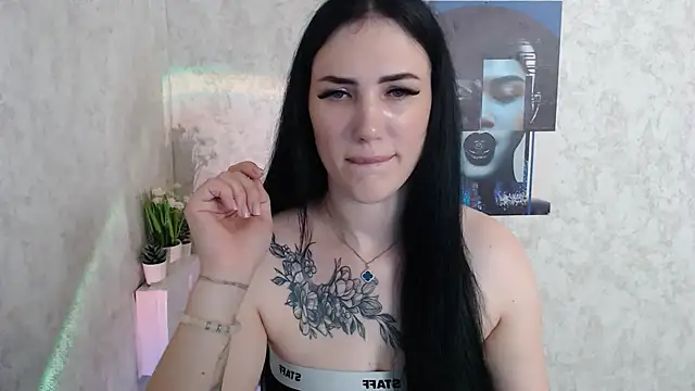 Snapshot of MisssShy_ chatting on 10/25/25, 03:25 MisssShy online show from 10/25/25, 03:25