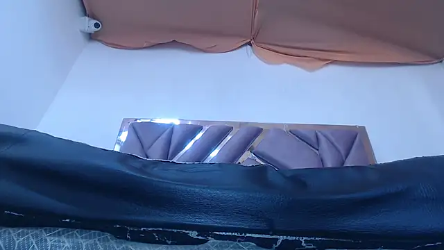 Snapshot of morenahott1 chatting on 01/15/25, 02:56 morenahott1 online show from 01/15/25, 02:56