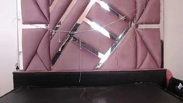 Snapshot of morenahott1 chatting on 02/19/25, 02:44 morenahott1 online show from 02/19/25, 02:44