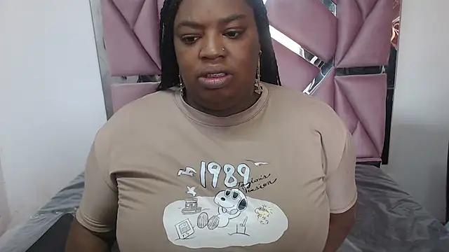 Snapshot of morenahott1 chatting on 09/26/25, 11:36 morenahott1 online show from 09/26/25, 11:36