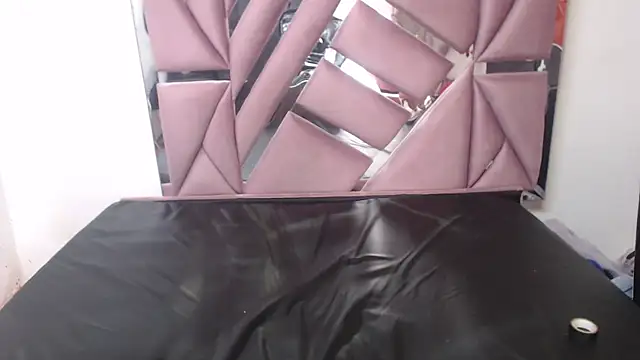 Snapshot of morenahott1 chatting on 10/31/25, 11:55 morenahott1 online show from 10/31/25, 11:55