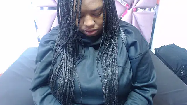 Snapshot of morenahott1 chatting on 11/17/25, 11:38 morenahott1 online show from 11/17/25, 11:38