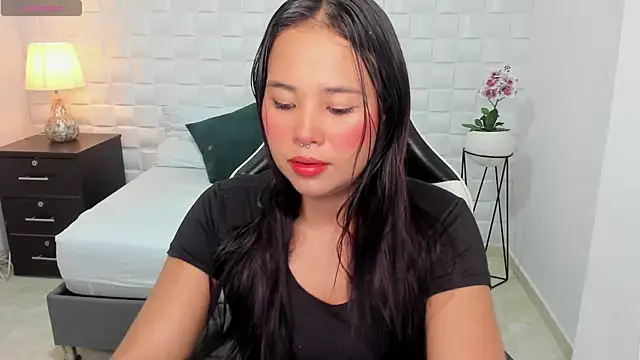 Snapshot of isabella_florez chatting on 12/07/24, 12:24 isabella florez online show from 12/07/24, 12:24