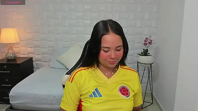 Snapshot of isabella_florez chatting on 12/13/24, 12:06 isabella florez online show from 12/13/24, 12:06