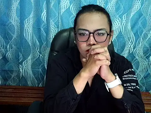 Your PrettyGirlxxx online show from 09/16/25, 12:00