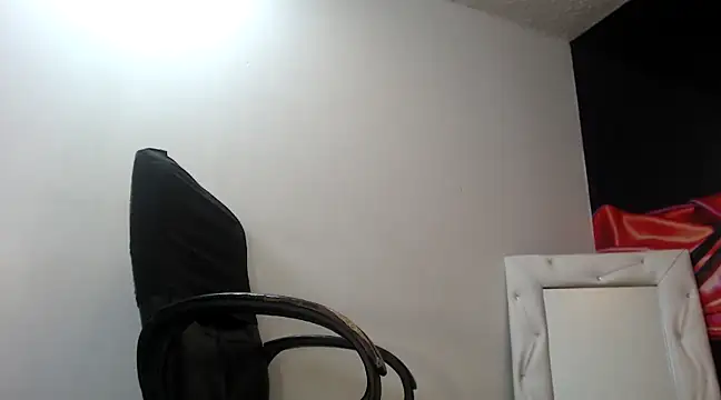 Hana    online show from 03/21/25, 09:23