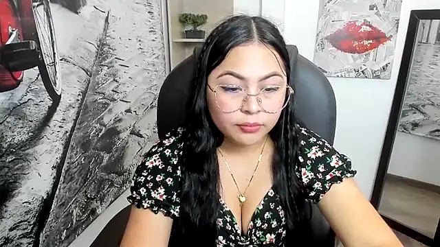 Snapshot of Hana___ chatting on 11/12/25, 10:20 Hana online show from 11/12/25, 10:20