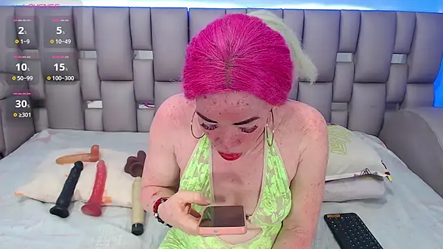 Kittywhiteass online show from 11/28/25, 03:42