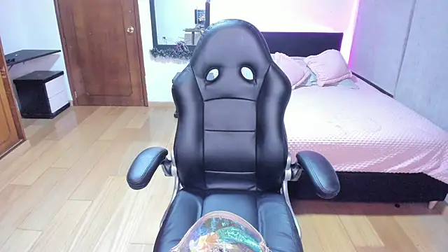 yesie hot online show from 01/10/25, 02:25