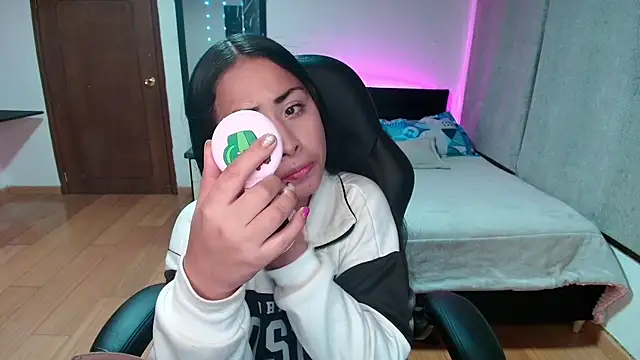 yesie hot online show from 01/31/25, 12:39