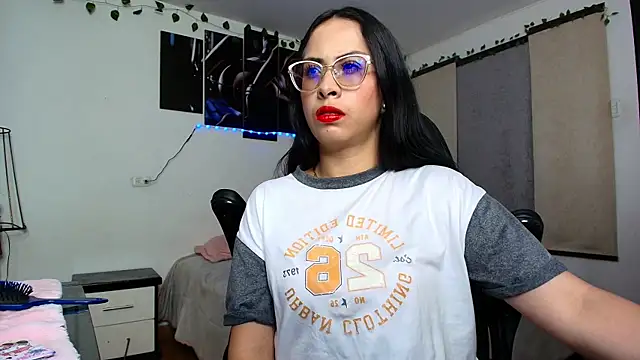Snapshot of yesie_hot chatting on 06/17/26, 02:25 yesie hot online show from 06/17/26, 02:25