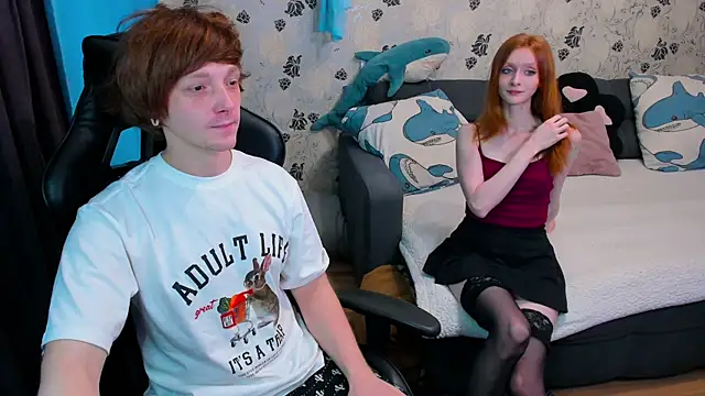 Snapshot of lakmsrrrmrrr chatting on 12/14/25, 10:42 lakmsrrrmrrr online show from 12/14/25, 10:42