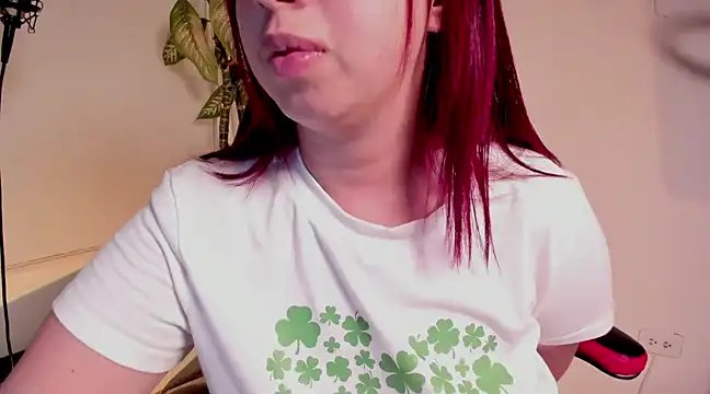 Snapshot of madelaine_blosson chatting on 01/30/25, 02:38 madelaine blosson online show from 01/30/25, 02:38