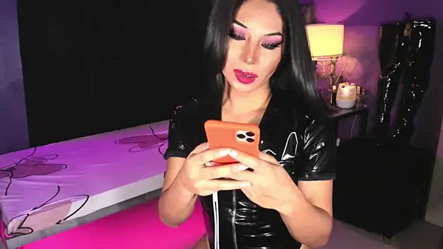 MaxxineMorenaTs online show from 05/06/26, 06:35