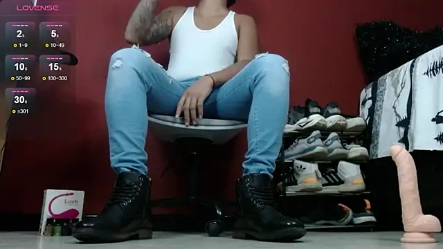 Snapshot of TomLover_12 chatting on 12/06/24, 10:49 TomLover 12 online show from 12/06/24, 10:49