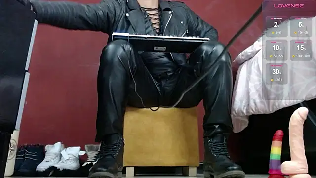 Snapshot of TomLover_12 chatting on 01/29/25, 11:35 TomLover 12 online show from 01/29/25, 11:35