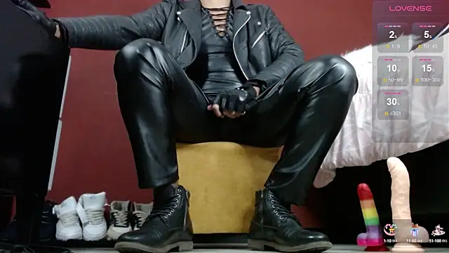 Snapshot of TomLover_12 chatting on 01/30/25, 11:01 TomLover 12 online show from 01/30/25, 11:01