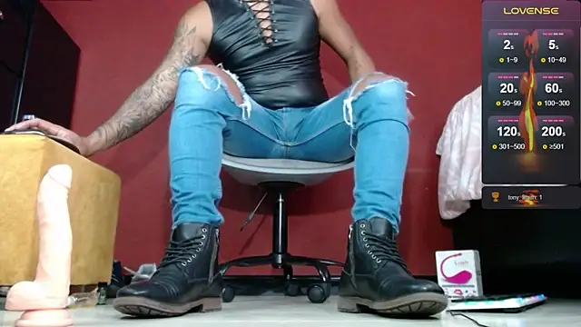 Snapshot of TomLover_12 chatting on 02/10/25, 02:59 TomLover 12 online show from 02/10/25, 02:59