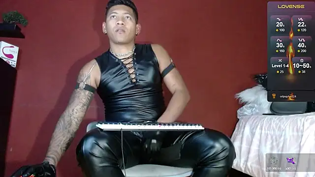 Snapshot of TomLover_12 chatting on 02/16/25, 09:59 TomLover 12 online show from 02/16/25, 09:59