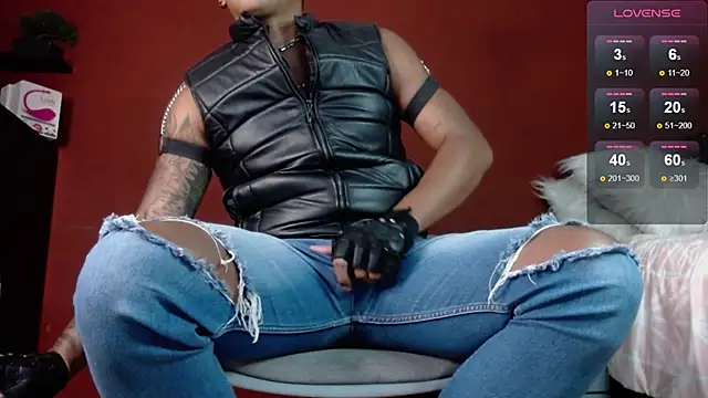 Snapshot of TomLover_12 chatting on 03/20/25, 01:46 TomLover 12 online show from 03/20/25, 01:46