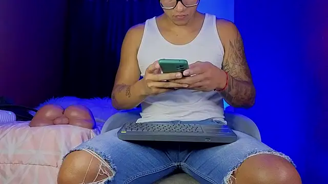 Snapshot of TomLover_12 chatting on 10/08/25, 12:19 TomLover 12 online show from 10/08/25, 12:19