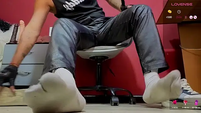 Snapshot of TomLover_12 chatting on 10/16/25, 01:39 TomLover 12 online show from 10/16/25, 01:39