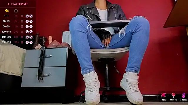 Snapshot of TomLover_12 chatting on 10/29/25, 01:52 TomLover 12 online show from 10/29/25, 01:52