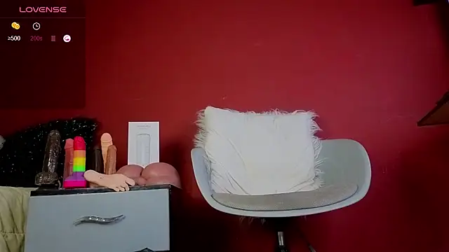 Snapshot of TomLover_12 chatting on 12/02/25, 01:33 TomLover 12 online show from 12/02/25, 01:33