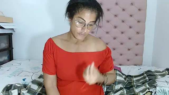 Snapshot of kateleyagrey chatting on 03/07/25, 10:32 kateleyagrey online show from 03/07/25, 10:32