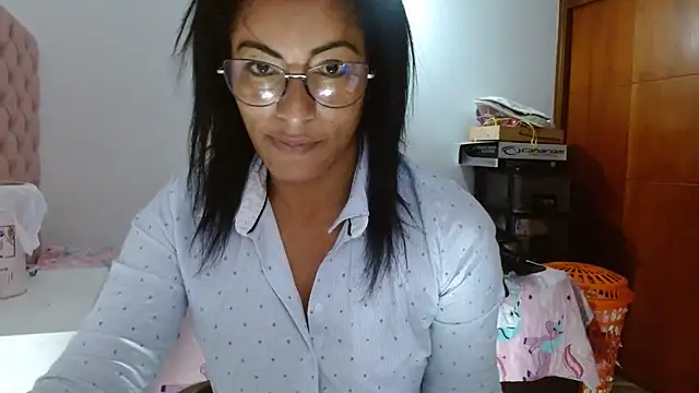 Snapshot of kateleyagrey chatting on 03/20/25, 12:22 kateleyagrey online show from 03/20/25, 12:22