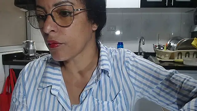 Snapshot of kateleyagrey chatting on 09/15/25, 01:22 kateleyagrey online show from 09/15/25, 01:22