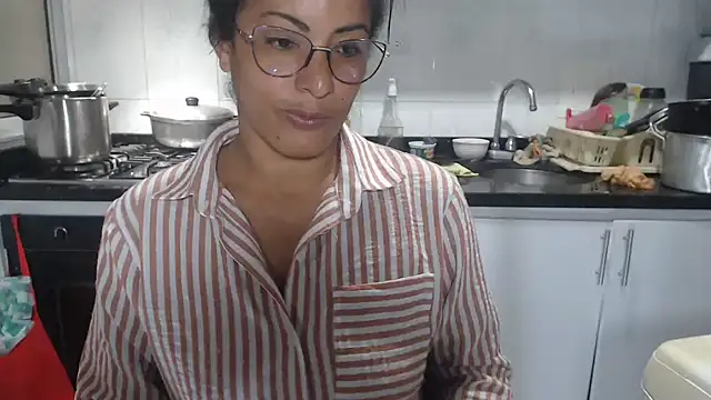 Snapshot of kateleyagrey chatting on 10/30/25, 10:32 kateleyagrey online show from 10/30/25, 10:32