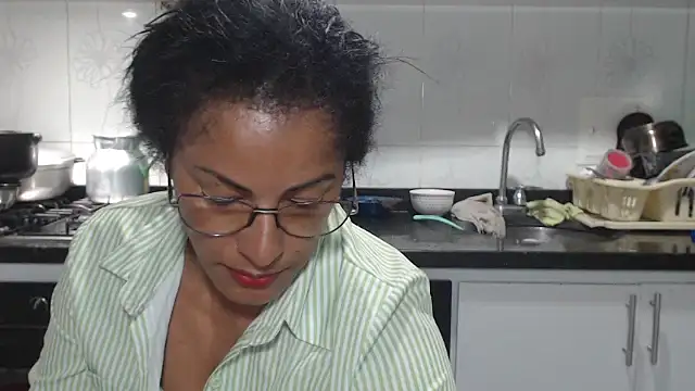 Snapshot of kateleyagrey chatting on 11/12/25, 07:35 kateleyagrey online show from 11/12/25, 07:35