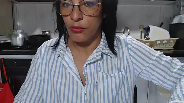 Snapshot of kateleyagrey chatting on 11/16/25, 12:00 kateleyagrey online show from 11/16/25, 12:00