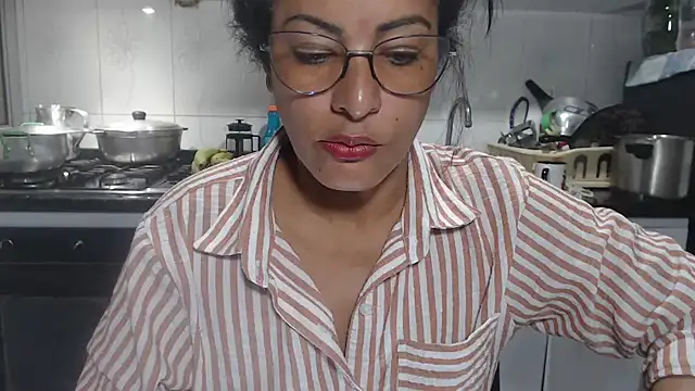 Snapshot of kateleyagrey chatting on 11/24/25, 08:19 kateleyagrey online show from 11/24/25, 08:19