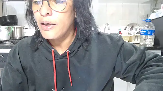 Snapshot of kateleyagrey chatting on 12/14/25, 11:26 kateleyagrey online show from 12/14/25, 11:26