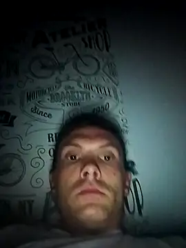 Snapshot of liderek83 chatting on 11/04/25, 03:05 liderek83 online show from 11/04/25, 03:05