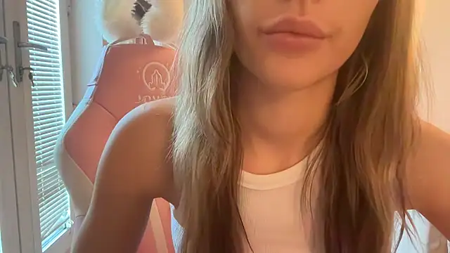 Snapshot of Lillymariee chatting on 01/02/25, 12:57 Lillymariee online show from 01/02/25, 12:57