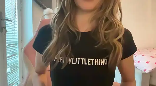 Snapshot of Lillymariee chatting on 02/07/25, 01:01 Lillymariee online show from 02/07/25, 01:01