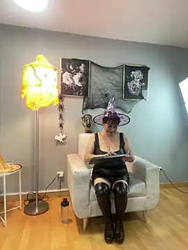 Snapshot of Savvanahh chatting on 10/23/25, 10:58 Savvanahh online show from 10/23/25, 10:58