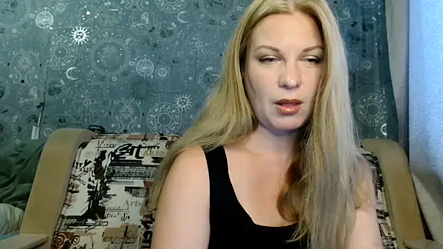 Snapshot of BlondeFox chatting on 07/23/26, 04:10 BlondeFox online show from 07/23/26, 04:10