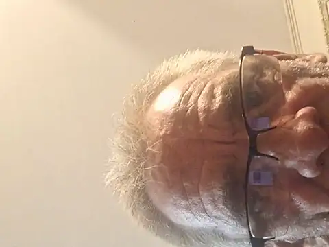 Snapshot of highstepper500 chatting on 09/20/25, 04:13 highstepper500 online show from 09/20/25, 04:13