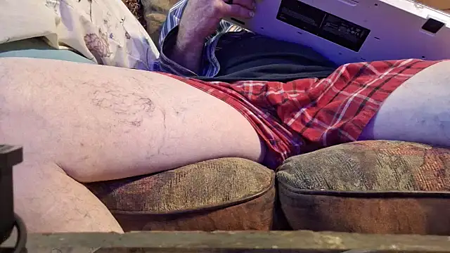 Snapshot of highstepper500 chatting on 10/22/25, 05:19 highstepper500 online show from 10/22/25, 05:19