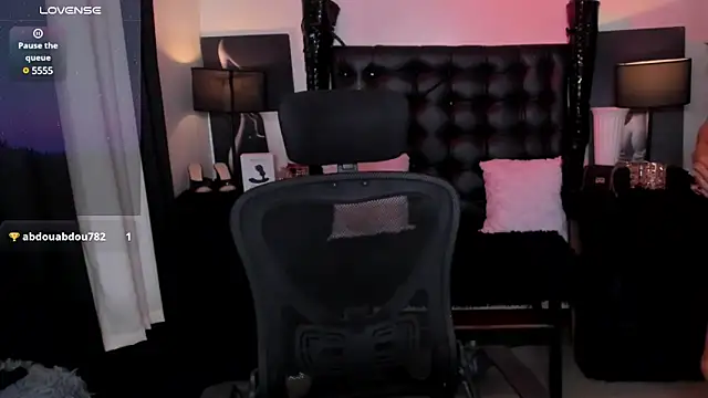 Snapshot of ErinSmith7inches_TS chatting on 12/22/24, 01:23 ErinSmith7inches TS online show from 12/22/24, 01:23