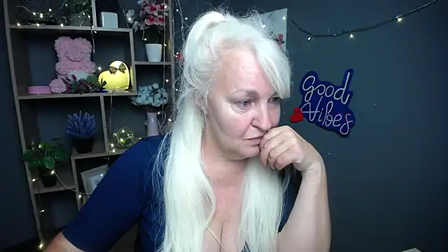 Snapshot of BlondyLeeBest chatting on 07/11/26, 06:43 BlondyLeeBest online show from 07/11/26, 06:43