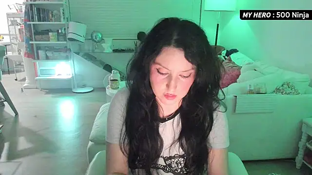 Snapshot of Vesaaa chatting on 10/15/25, 05:40 Vesaaa online show from 10/15/25, 05:40