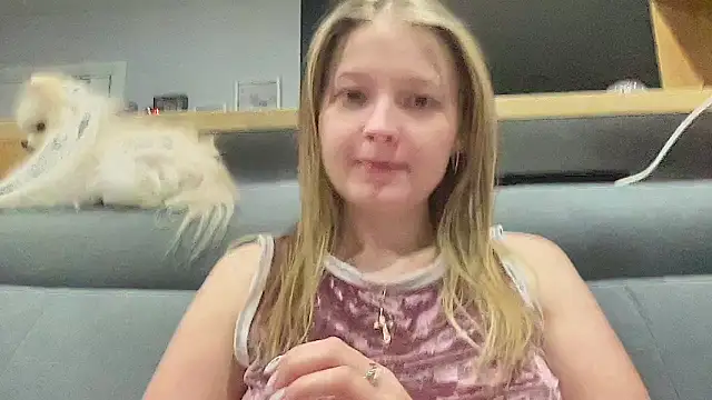 Snapshot of CharmingSarah chatting on 12/22/24, 05:42 CharmingSarah online show from 12/22/24, 05:42