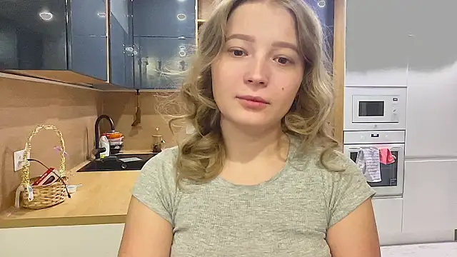 Snapshot of CharmingSarah chatting on 09/26/25, 03:27 CharmingSarah online show from 09/26/25, 03:27